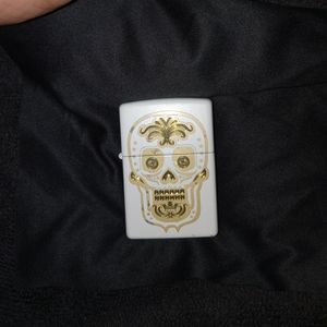 GENUINE ZIPPO WHITE DUMB LACQUER SKULL OIL LIGHTER